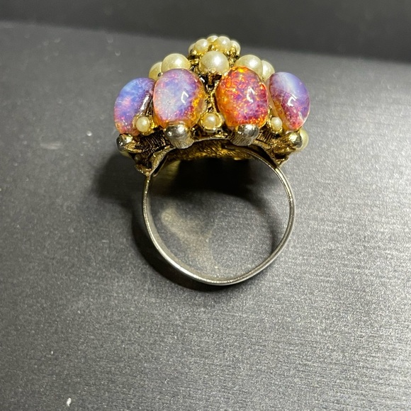 Vintage Opal Glass High Dome Adjustable Ring Size 7 Imitation Pearl Like A Cake - Picture 12 of 12